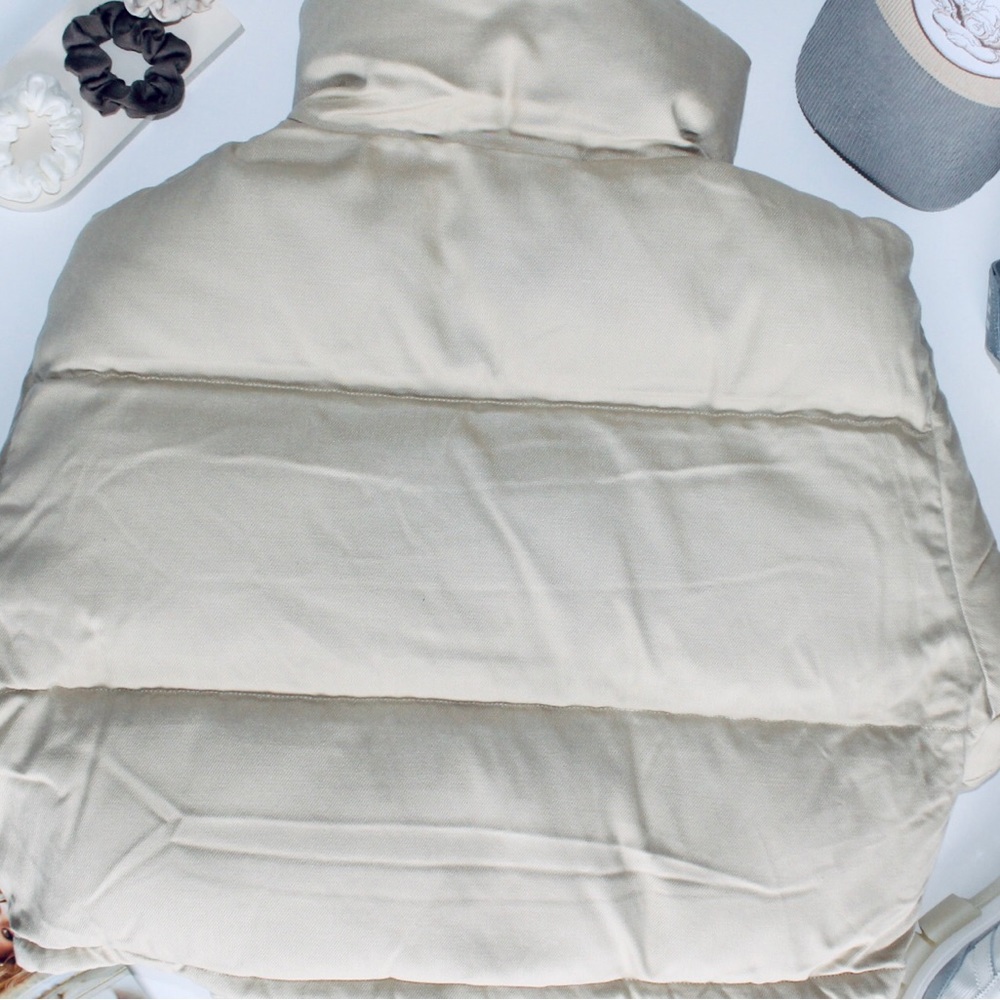 KITH Women Shae Cropped Puffer Jacket - Picture 4 of 6